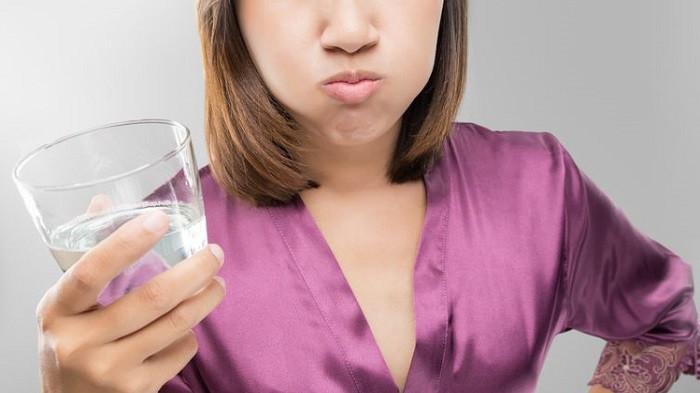Ilustrasi kumur menggunakan obat kumur dapat menghilangkan bau mulut saat puasa. (Shutterstock)