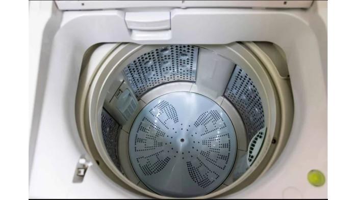 Ilustrasi mengosongkan isi mesin cuci. (diaryofspaces)