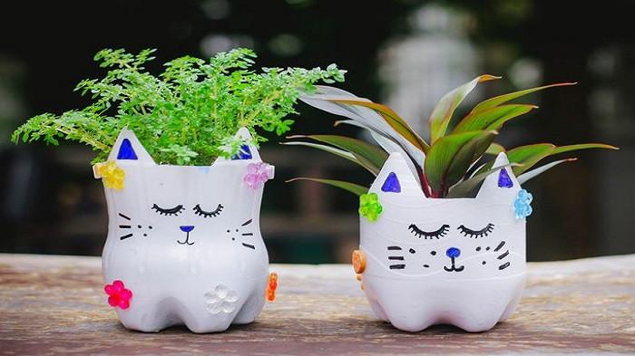 Ilustrasi vas botol plastik (kompas.com)