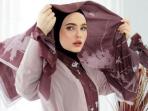 Tips Memilih Hijab yang Cocok untuk Outfit Bukber, Dijamin Anti Gagal