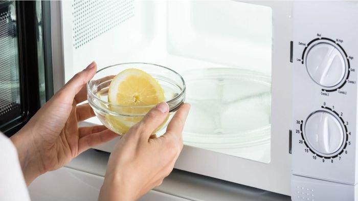 3 Bahan Dapur yang Bisa Digunakan untuk Menghilangkan Kerak Bandel di Microwave, Simak Caranya 