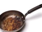 3 Bahan Dapur yang Bisa Membersihkan Wajan Gosong, Simak Caranya 