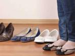 3 Cara Menghilangkan Bau Kaki Saat Menggunakan Flat Shoes