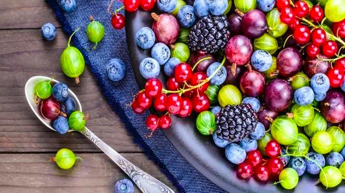 Ilustrasi buah berry dan cerry dapat meningkatkan daya ingat. (makeupanbeauty)