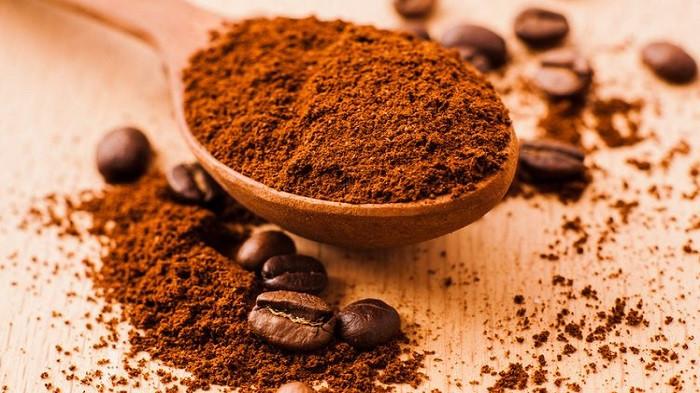 Ilustrasi bubuk kopi untuk menghilangkan bau pipis kucing. (Shutterstock)