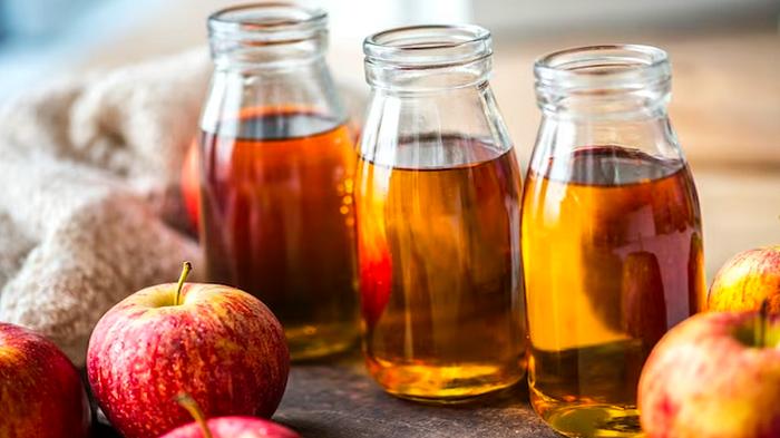 Ilustrasi cuka apel untuk menghilangkan bau pipis kucing. (Freepik)