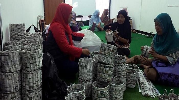 Ilustrasi kerajinan koran daur ulang (kompas.com)