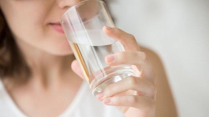 Ilustrasi minum air (TribunPontianak.com) 