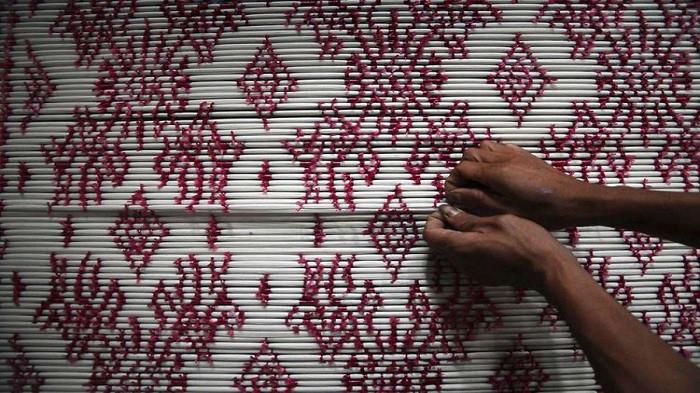 Ilustrasi tenun ikat (kompas.com)