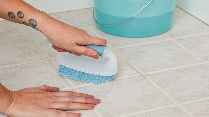 Musuh Bebuyutan! Cara Ampuh Menghilangkan Jamur Membandel Di Kamar Mandi