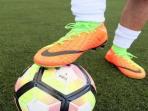 4 Sepatu Bola Impianmu Tidak Lagi Mahal! Promo Terbatas, Segera Dapatkan di E-Commerce!