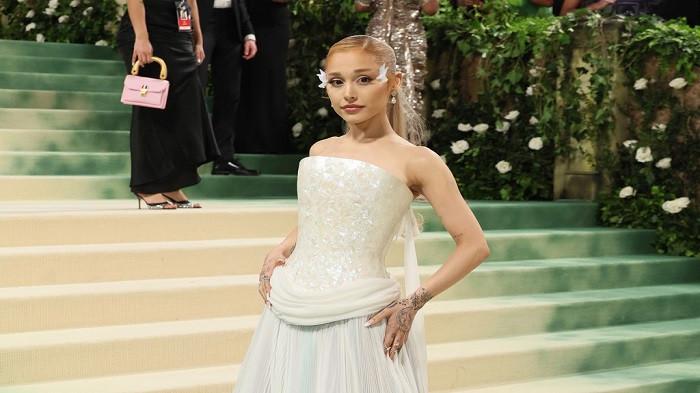 Ariana Grande (msn.com)