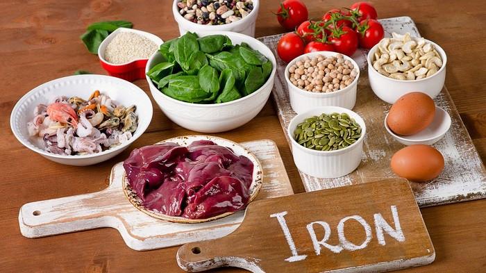 Ilustrasi akibat terlalu banyak minum es teh saat cuaca panas bisa mengurangi zat besi. (Shutterstock)