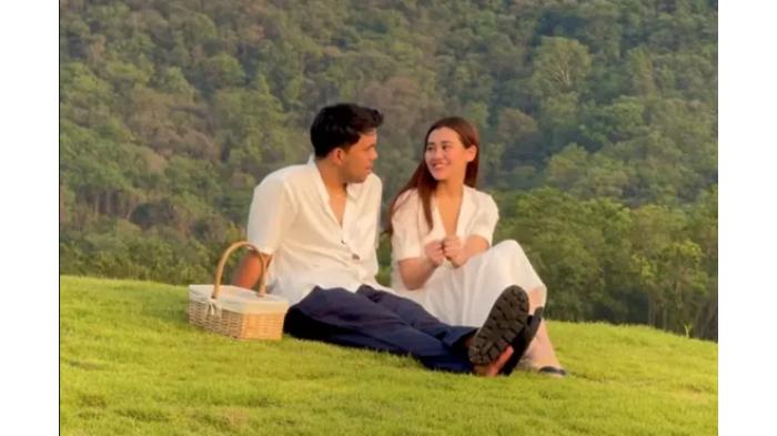 Momen Thariq Halilintar Melamar Aaliyah Massaid. (Instagram)