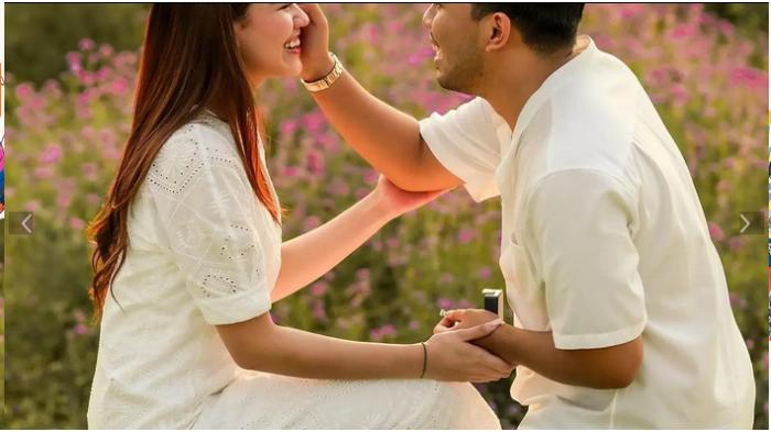 Momen Thariq Halilintar Melamar Aaliyah Massaid. (Instagram/Thariq Halilintar)