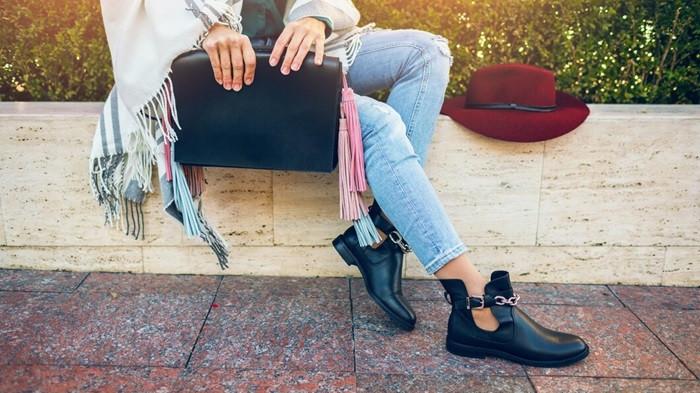 Sepatu boots wanita | foto marymarkevich/freepik