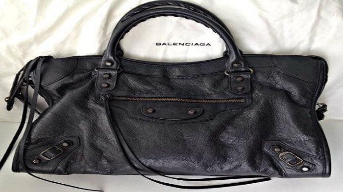 balenciaga city (pinterest.com)