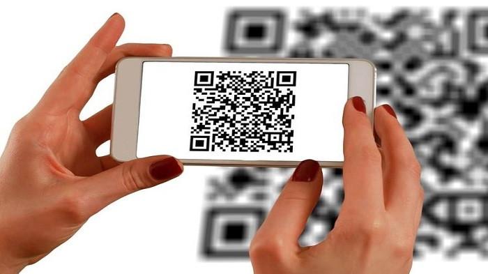 ilustrasi kode qr dan serial number sepatu (kompas.com)