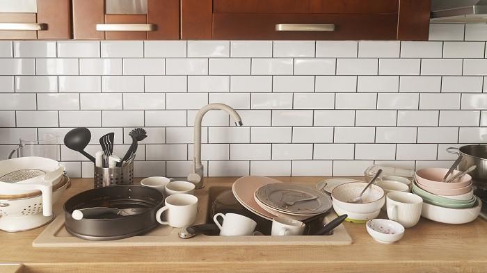 5 Cara Hilangkan Kerak Air di Kitchen Set Dapur, Mudah Cuma Pakai Bahan Alami