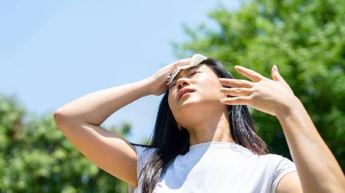 5 Tips Memilih Pakaian yang Tepat Saat Cuaca Panas