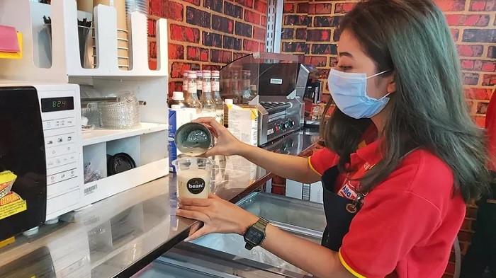 Alfamart Branch Jember Buka Lowongan Kerja Crew Barista, Lamar Sekarang dan Cek Persyaratannya Yuk!