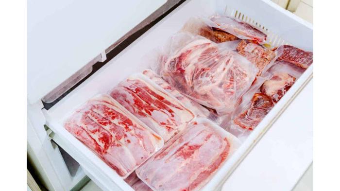 Ilustrasi menyimpan daging dengan plastik kedap udara | FoodFireFriends