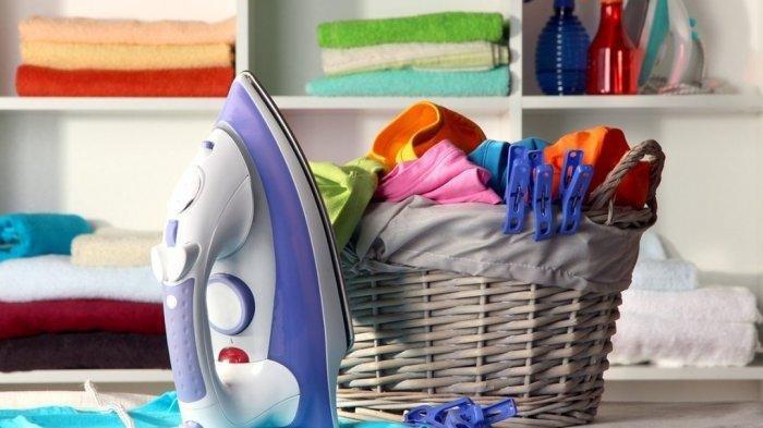 Setrika celana jeans | Tribunnews.com