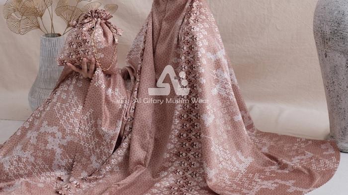 mukenah detail applique (shopee.com)
