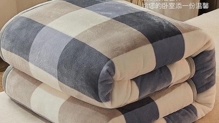 selimut bulu halus (shopee.com)