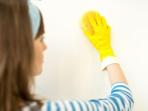 2 Cara Mudah Hilangkan Noda di Dinding Rumah