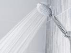 6 Langkah Mudah Hempas Bau Busuk di Shower Kamar Mandi, Jangan Disikat!