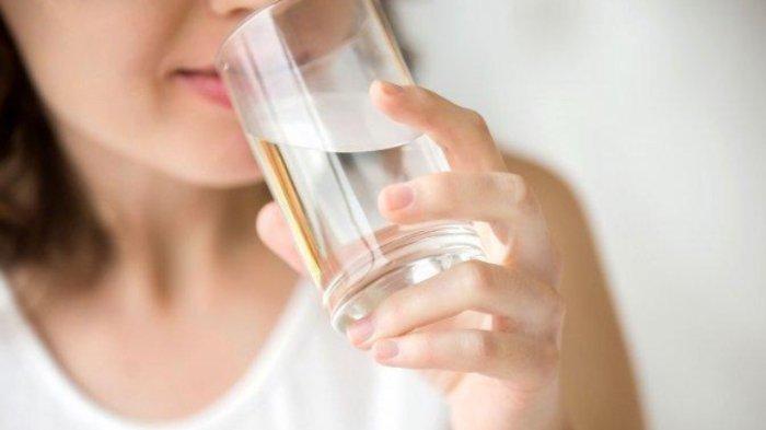 Minum air yang cukup | Tribunnews.com