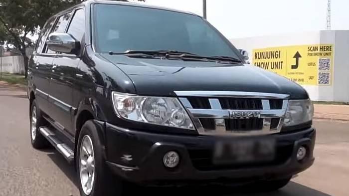 Mobil Isuzu Panther (TribunJatim.com) 