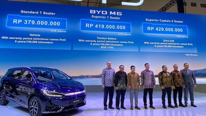 Mobil Listrik BYD M6 meluncur di GIIAS 2024 yang dirancang khusus untuk pasar Indonesia. (KOMPAS.COM)