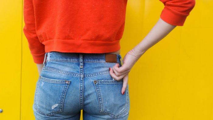 Saku belakang celana jeans | Tribunnews.com