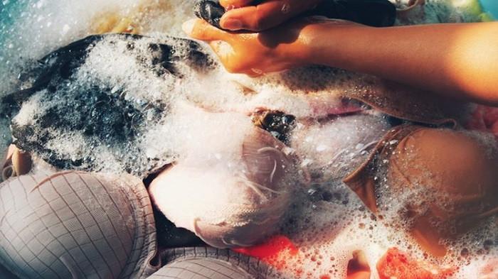 5 Cara Tepat Mencuci Pakaian Dalam agar Terhindar dari Bakteri dan Kotoran