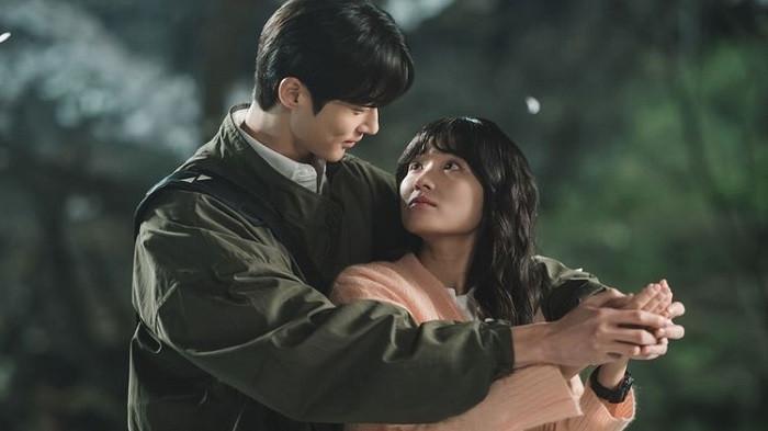 Drama Korea Lovely Runner - Rekomendasi Drakor Romantic Comedy. (Dok. Netflix)