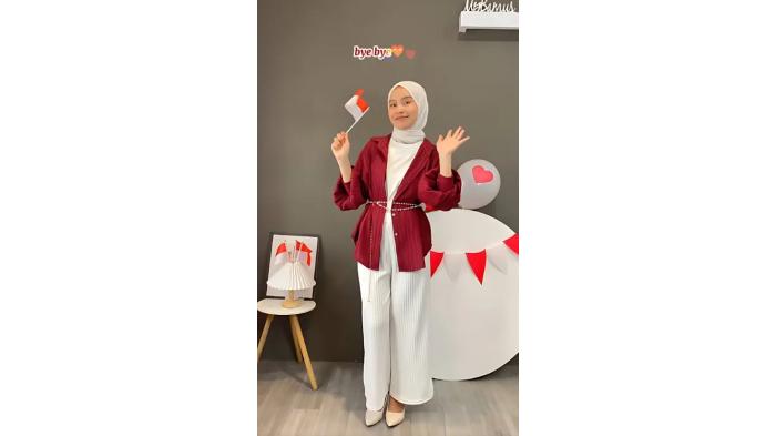 Kemeja Crushy Merah dan Pleat Pants Putih dengan Sabuk Bead - Inspirasi Outfit Merayakan HUT RI ke-79 (sumber: Youtube MyBamus official)