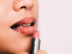 3 Pilihan Warna Lipstik untuk Kamu Pemilik Bibir Tebal