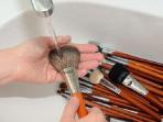 4 Langkah Mencuci Brush Make Up Agar Tetap Awet dan Bersih