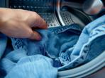 4 Langkah Mudah Mencuci Celana Jeans yang Tepat di Mesin Cuci Agar Tetap Awet