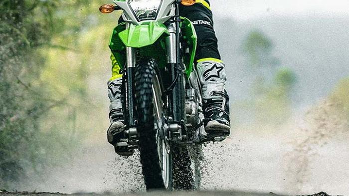 Motor Kawasaki KLX 150/ 5 Varian Motor KLX 150 yang Punya Banyak Penggemar, Cek Harga Lengkapnya per September 2024. (oto.com)