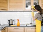 10 Langkah Bersihkan Lemari Kayu di Dapur dengan Mudah, Pakai Bahan Murah Meriah