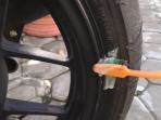 5 Cara Menghitamkan Ban Motor Biar Mengilap