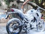 8 Cara Mencuci Motor Agar Tampil Bersih Mengkilap Seperti Baru