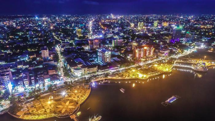 Ilustrasi Keindahan Kota Makassar di Malam Hari. (Traveloka)