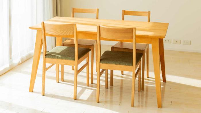 Ilustrasi Perabotan dengan Kaki-kaki yang Terlihat. (Flowyline Design)