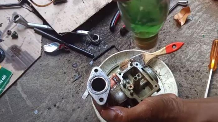 Praktis, Ini 6 Cara Membersihkan Karburator Motor