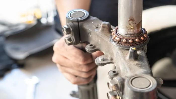 Hati-Hati! Ini 3 Tanda Segitiga Motor Bengkok yang Sering Tak Disadari