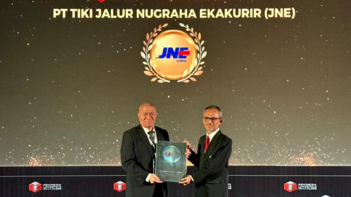 JNE Kembali Raih Penghargaan Courier of The Year di Indonesia Logistics Awards 2025